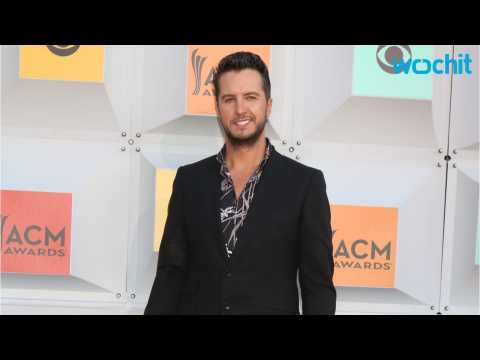 VIDEO : Luke Bryan Leads 2016 American Country Countdown Awards Finalists