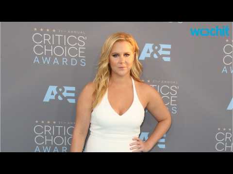 VIDEO : Amy Schumer Corrects Glamour 