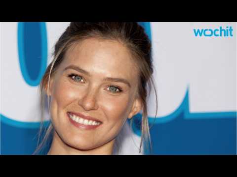 VIDEO : Bar Refaeli Shares a Barely-There Baby Bump Revealing Baby Gender