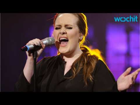 VIDEO : Adele Says Pressure On Mothers To Breastfeed Is Ridiculous