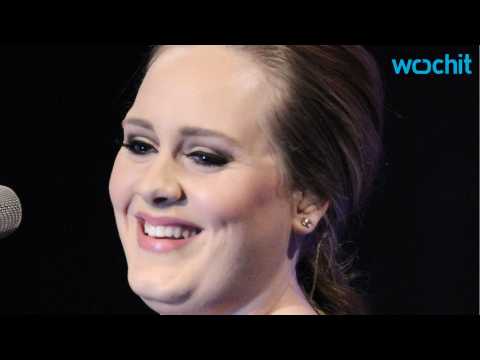 VIDEO : Adele Introduces Her Hairy Friend 