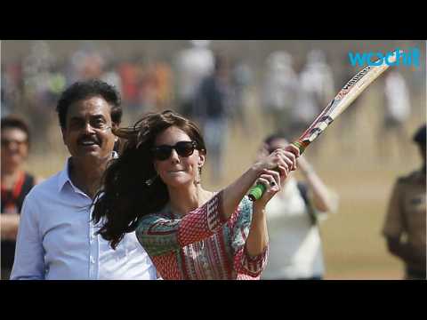 VIDEO : Kate Middleton smashes cricket game in India