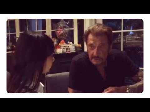 VIDEO : Johnny Hallyday incroyablement touchant avec sa fille