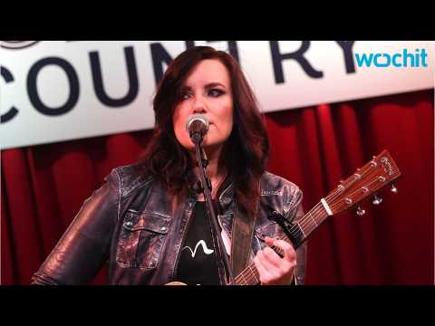VIDEO : Brandy Clark on New Album: 'I Didn't Want to Be Safe'