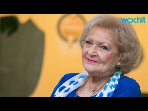 VIDEO : Who's Suing Betty White?
