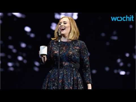 VIDEO : For the First Time Adele?s Son Angelo Sees Mom Perform