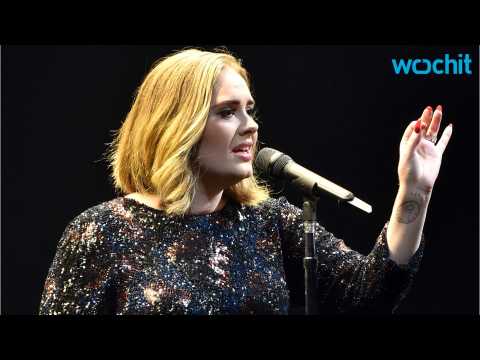 VIDEO : Adele's Isolating Herself While on Tour So She Doesn't Get Sick