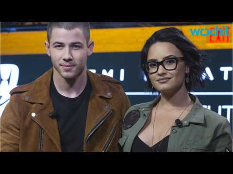VIDEO : Demi Lovato and Nick Jonas Surprise Children's Hospital