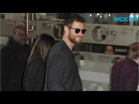 VIDEO : Chris Hemsworth Does His Own Rendition Of Rihanna's Popular 'Work Song'