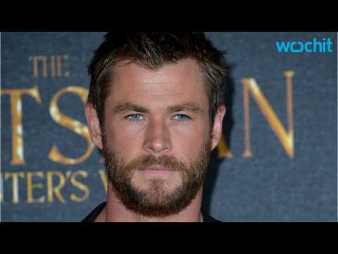 VIDEO : Chris Hemsworth Says His Dad Duties Stop Him From Developing a Hollywood Hero Ego