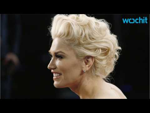 VIDEO : Gwen Stefani Joins Peter Dinklage on a SNL Sketch Wearing Sexy 