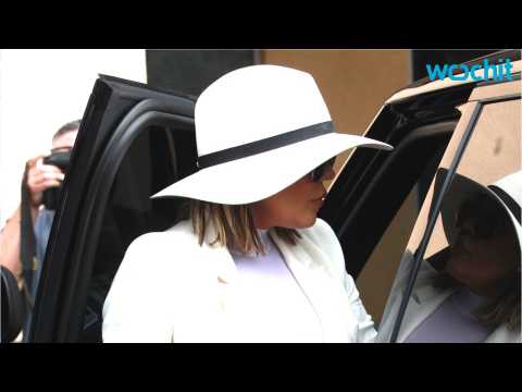 VIDEO : Khloe Kardashian Cancels Talk Show Episode Amid Lamar Drama