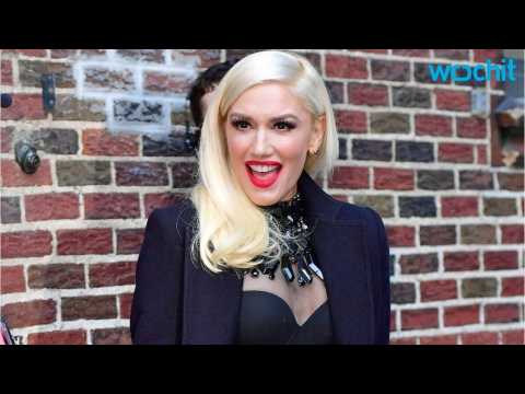 VIDEO : Gwen Stefani Rocking Crop Tops Post April Fools Prank
