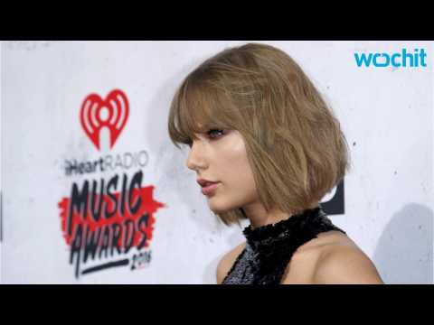 VIDEO : IHeartRadio Award Winners: Taylor Swift Wins Big