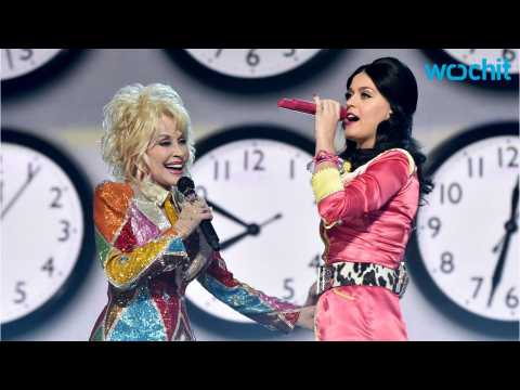 VIDEO : Katy Perry and Dolly Parton Team Up for Duet at the ACM Awards