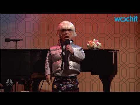 VIDEO : Space Pants Dance Featuring Gwen Stefani and Peter Dinklage
