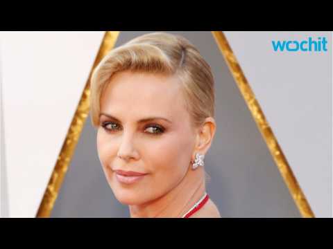 VIDEO : Charlize Theron, Chris Hemsworth to Hand Out Prizes at the 2016 MTV Movie Awards