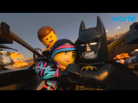 VIDEO : Will Arnett Shares the Official LEGO Batman Movie Logo on Twitter