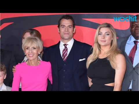 VIDEO : Henry Cavill Brings The Two Most Important Woman In His Life To The Red Carpet