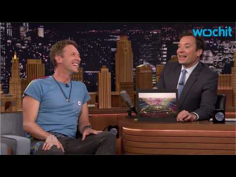 VIDEO : Jimmy Fallon and Chris Martin Perform David Bowie's 