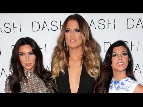 VIDEO : Les filles Kardashian poursuivies en justice pour 180 millions de dollars