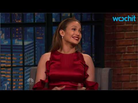 VIDEO : Jennifer Lopez Gets Tearful About her Twins