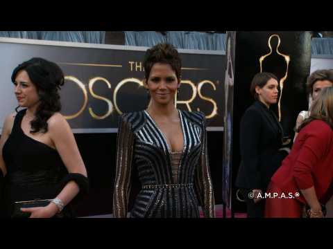 VIDEO : Halle Berry joins social media with topless photo