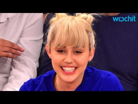 VIDEO : Miley Cyrus And THAT Ring