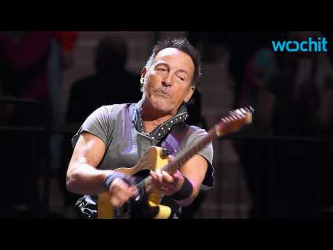 VIDEO : Bruce Springsteen Dances With a Very Special Concertgoer in New York