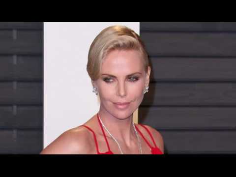 VIDEO : Charlize Theron Discusses Emotional Break Up With Sean Penn