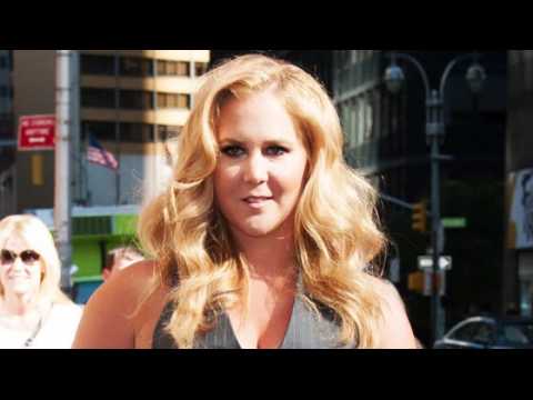 VIDEO : Amy Schumer is Upset at Glamour Magazine for Calling Her Plus-Size