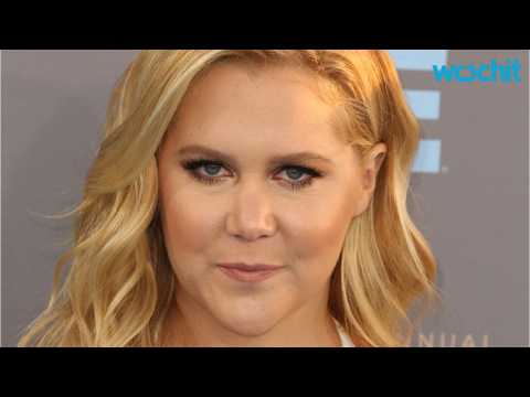 VIDEO : Amy Schumer Tells Glamour She's Not Plus Sized