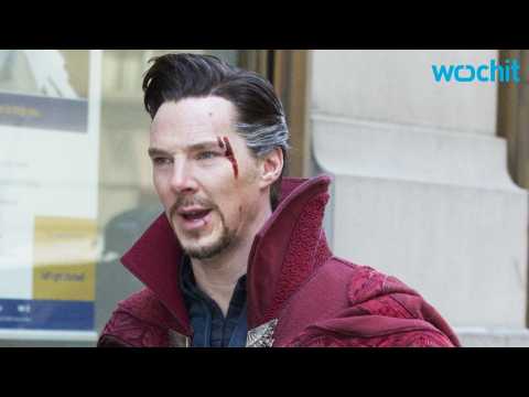 VIDEO : Benedict Cumberbatch Makes a Surprise Visit to a Comic Store as Doctor Strange