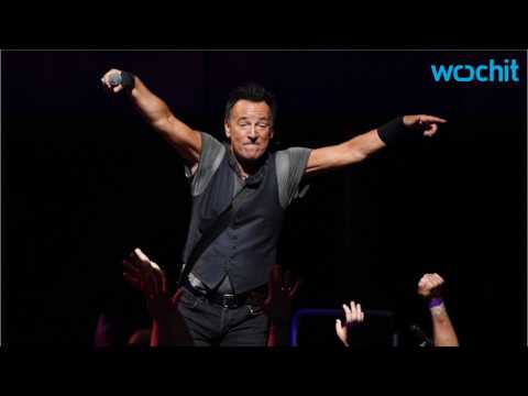 VIDEO : Bruce Springsteen writes late note for 9-year-old fan
