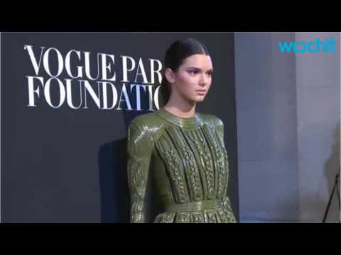 VIDEO : Did Kendall Jenner Punch A Paparazzo in Paris