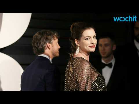 VIDEO : Anne Hathaway Is A New Mother