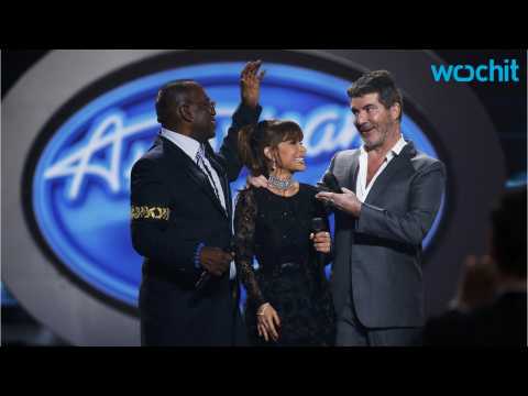 VIDEO : Simon Cowell Makes It To American Idol Series Finale