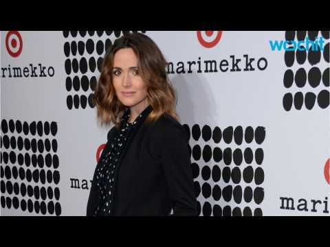 VIDEO : Rose Byrne Stuns at Her First Post-Baby Appearance