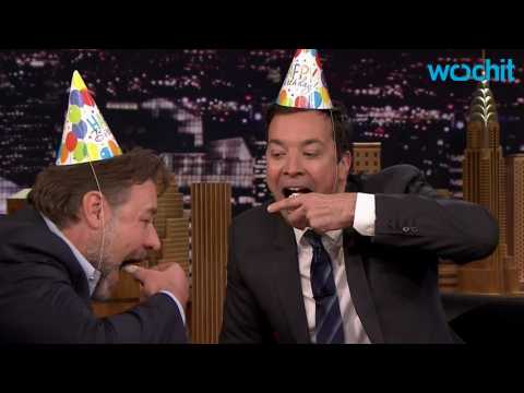 VIDEO : Russell Crowe Celebrates His 52nd Birthday Eating Fairy Bread With Jimmy Fallon