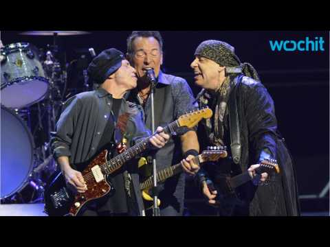 VIDEO : Bruce Springsteen Cancels North Carolina Concert In Solidarity