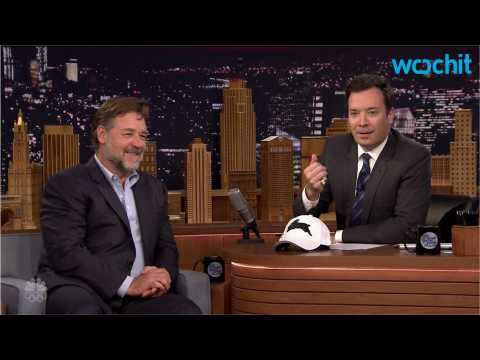 VIDEO : Jimmy Fallon Goes Head to Head With Russell Crowe in a Round of 