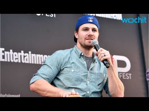 VIDEO : Arrow's Stephen Amell Battles For a People's Choice Award