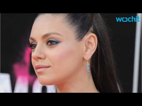 VIDEO : Mila Kunis Is Spotted Running Errands In L.A.