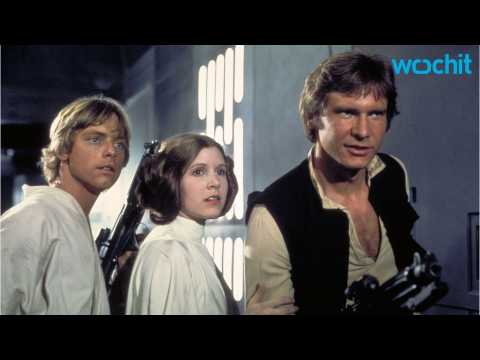 VIDEO : Mark Hamill Catches Carrie Fisher And Harrison Ford In the Act