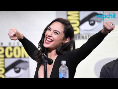 VIDEO : What Happens When Stranger Things Star Crashes Gal Gadot's Wonder Woman Panel?