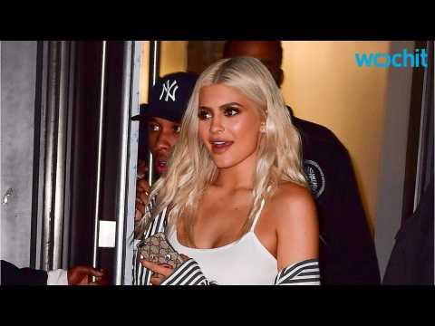 VIDEO : Why Did Kylie Jenner Skip The AMAs?