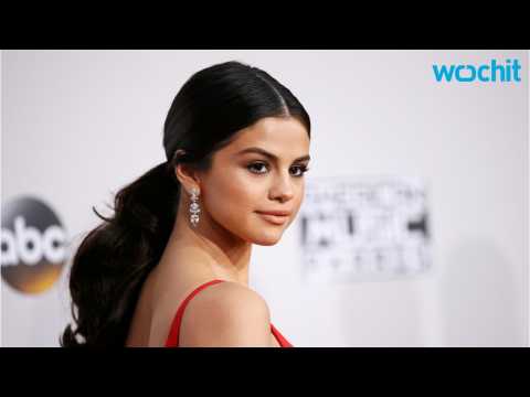 VIDEO : Selena Gomez Dedicates Speech To Mental Health Battle