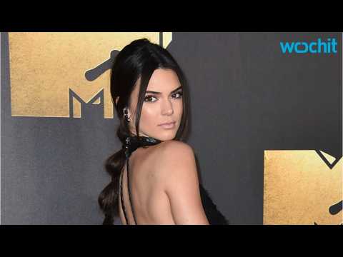 VIDEO : Are Kendall Jenner & Jordan Clarkson Dating?