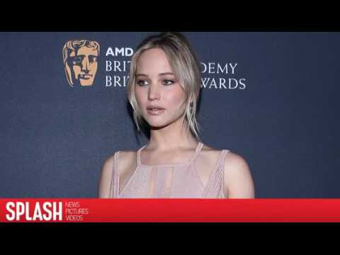 VIDEO : Jennifer Lawrence Battles With Insecurity