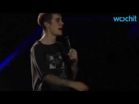 VIDEO : Justin Bieber Punches Fan In Barcelona